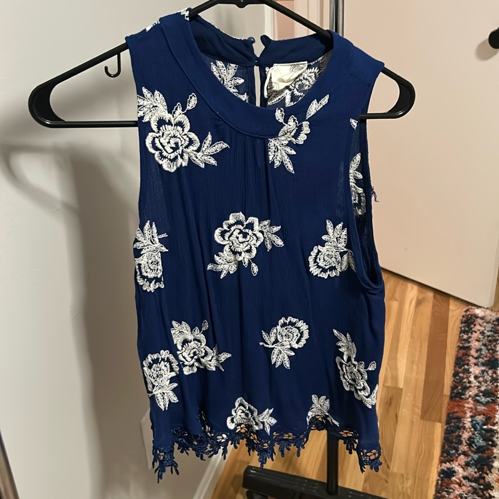 Flowery Flowy top - crochet lining at the bottom - medium